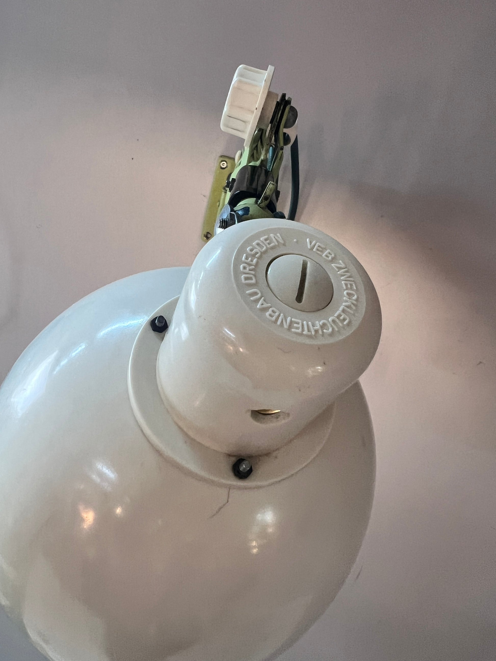 Scherenlampe mint creme von VEB Zweckleuchtenbau Dresden