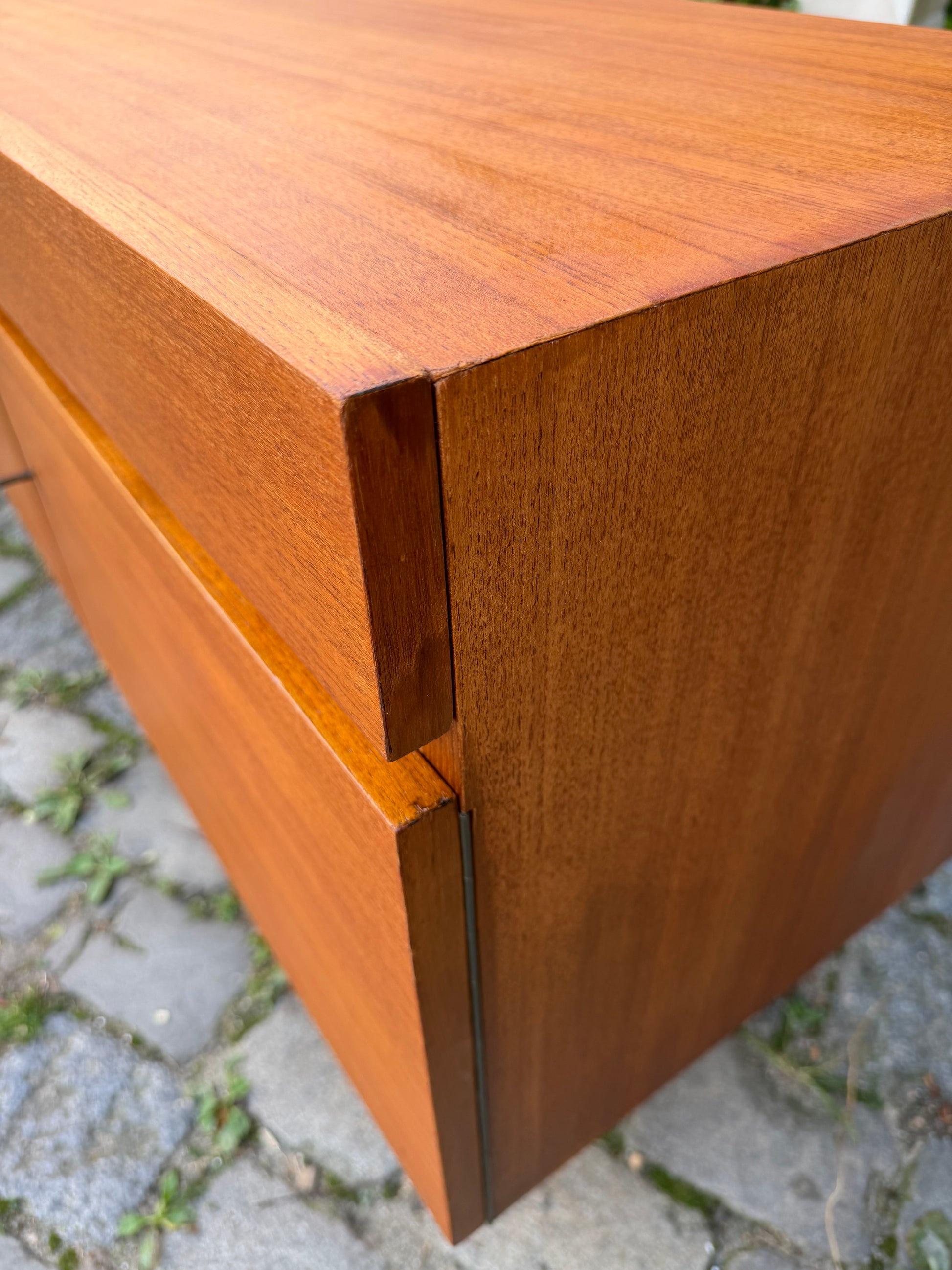 XXL Sideboard Teak mit Schloss aus Deutschland
