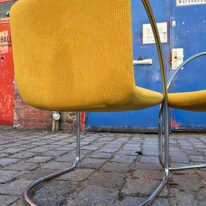 Freischwinger „Lens“ senfgelb Cord & Chrom von Giovanni Offredi für Saporiti Italia