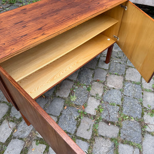 Kleines Sideboard mit Schloss aus Dänemark