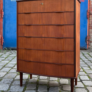 Geschwungene Kommode Teak aus Dänemark