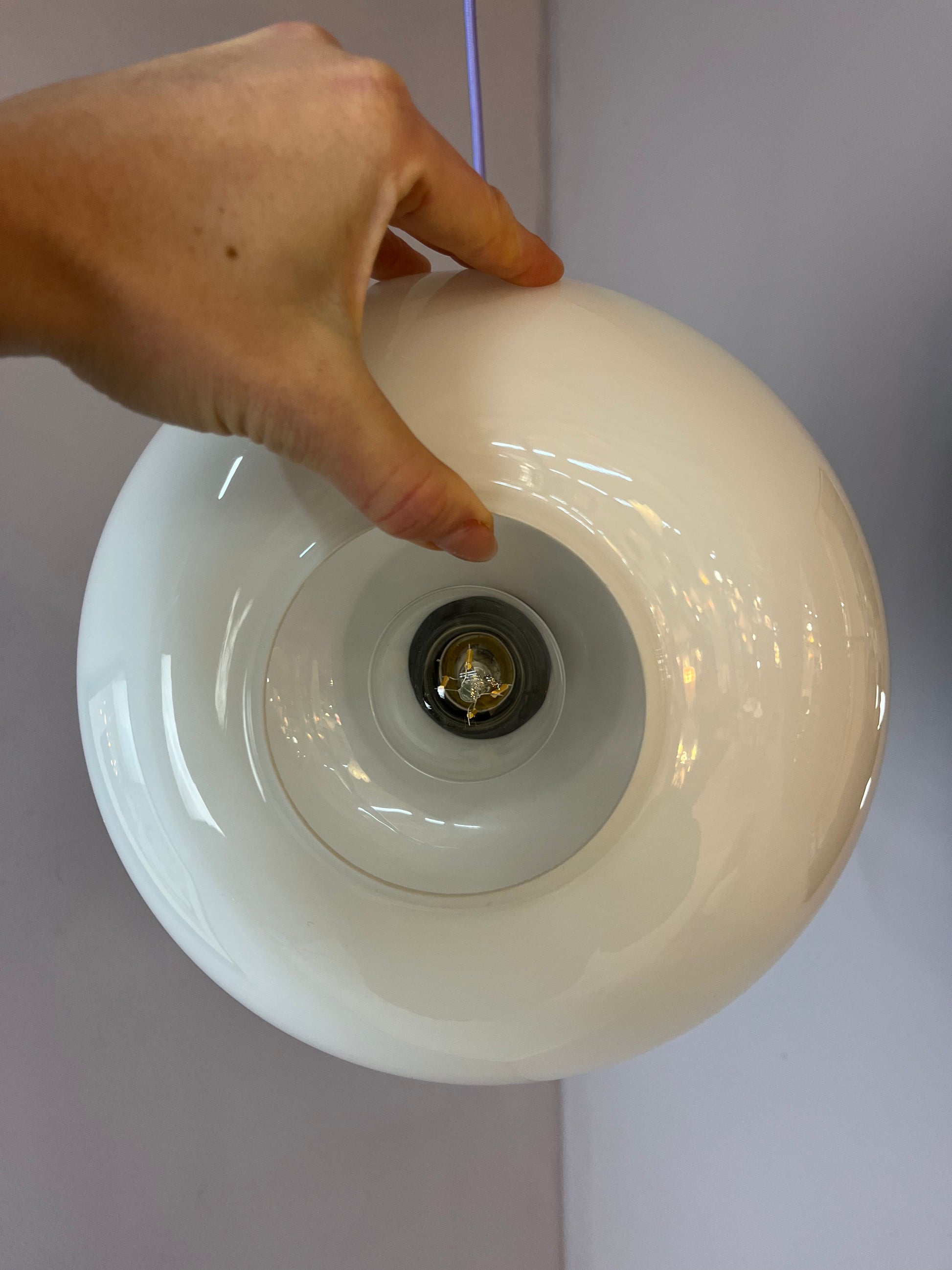 Hängelampe weiß Glas Chrom mit Stab