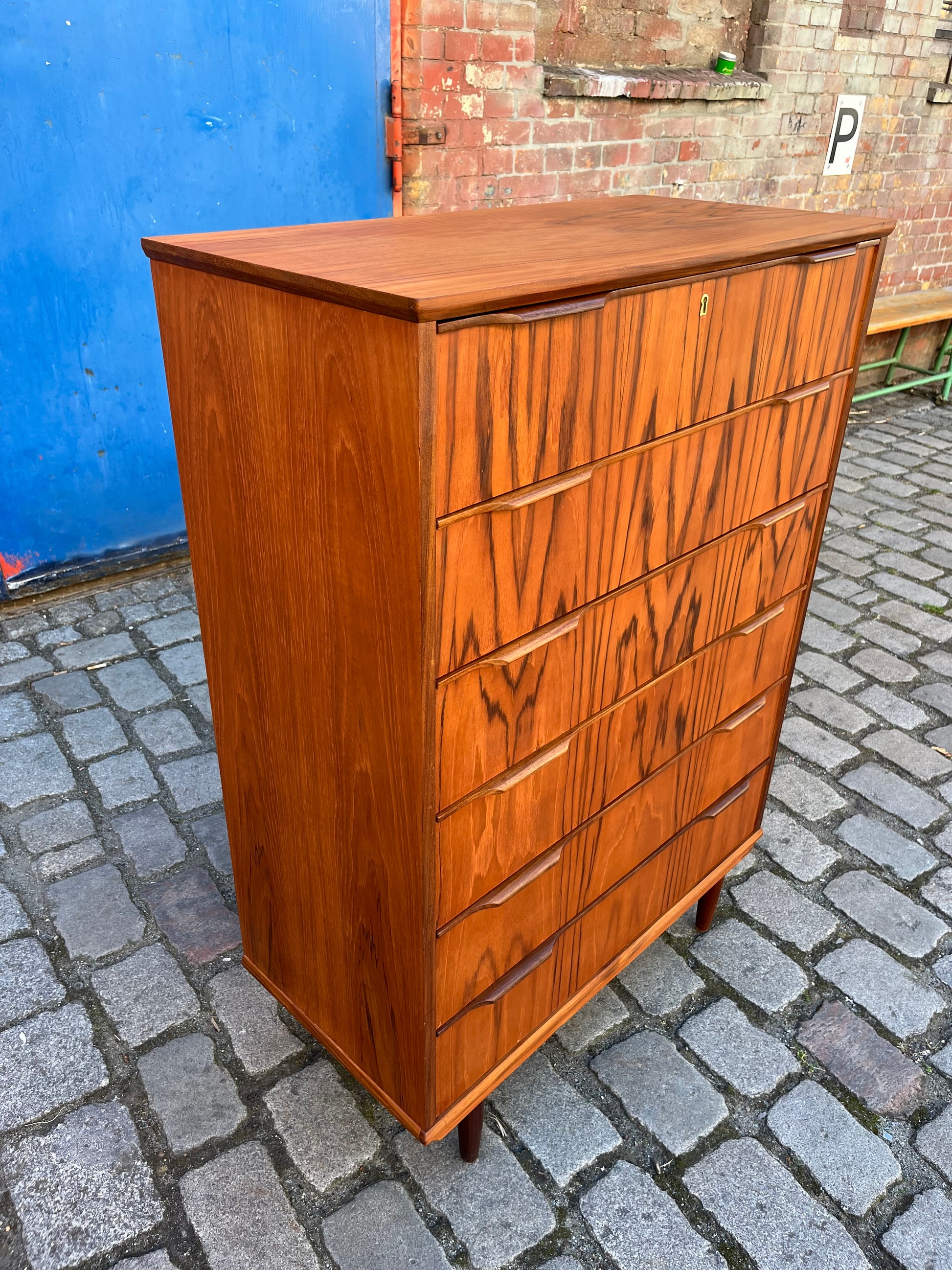 Kommode Teak mit Schloss aus Dänemark