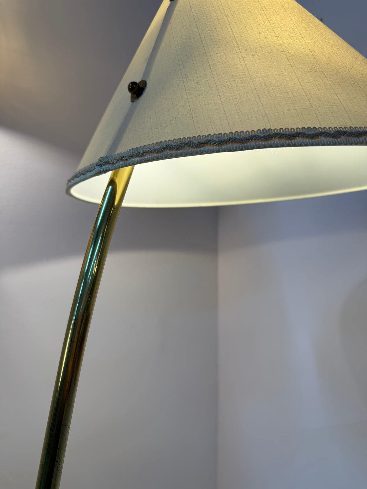 Stehlampe mit Marmorfuß & original Schirm von Rupert Nikoll