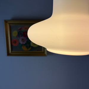 Hängelampe weiß Opalglas von Lightskaer Lighting