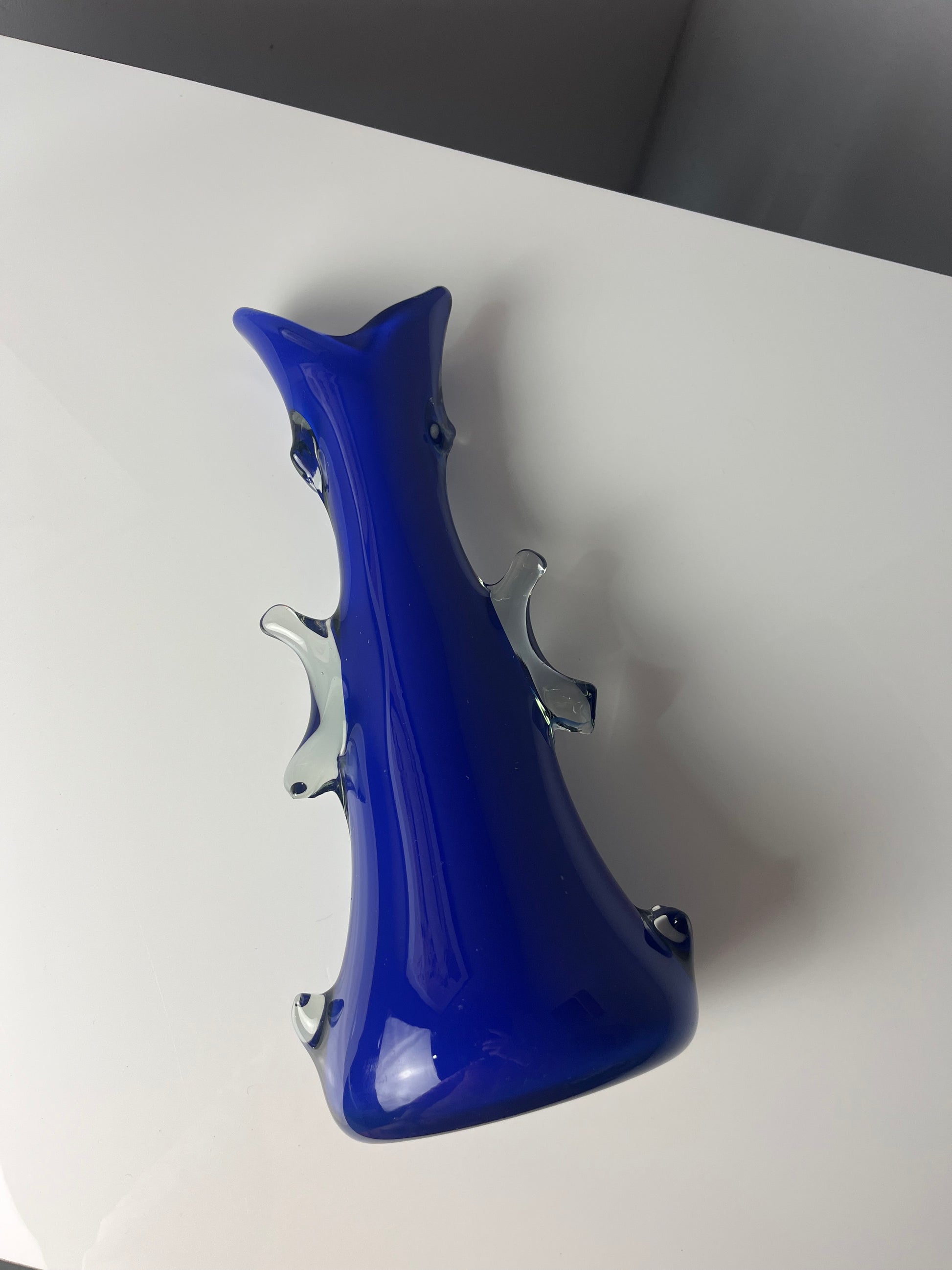 Vase Shark Fin blau Glas von HSG Tarnowiec
