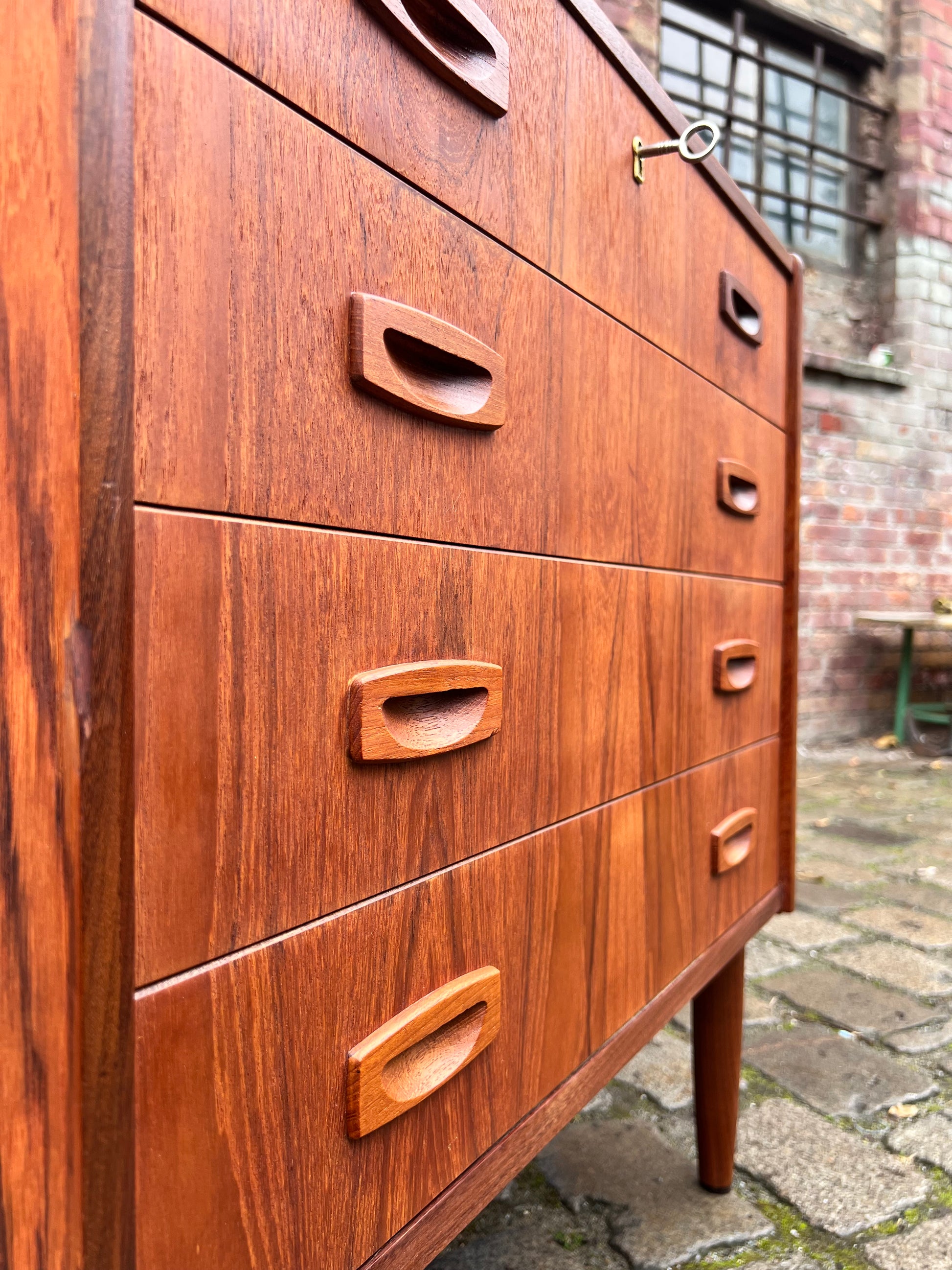 Kommode Teak mit Schloss aus Dänemark