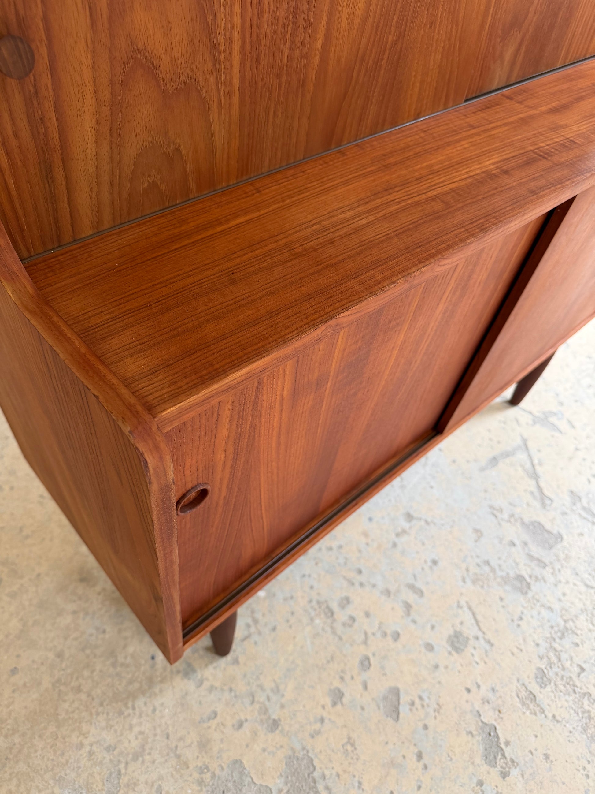Bücherregal Teak mit Schiebetüren aus Dänemark