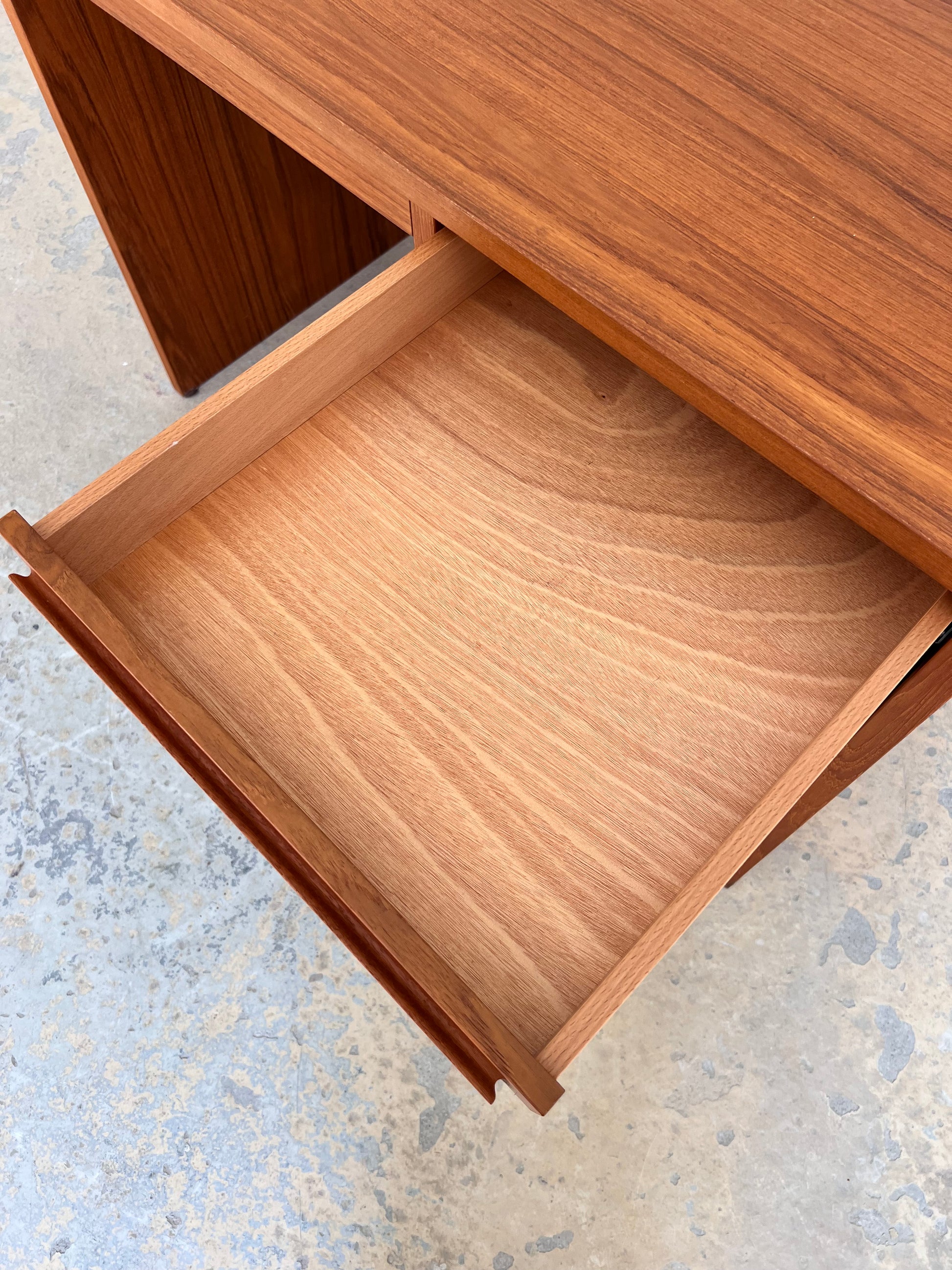 Schreibtisch Teak mit extra Laptop-Fach aus Dänemark