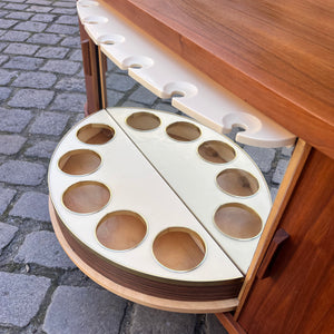 Eckbar Nussbaum mit drehbarem Regal