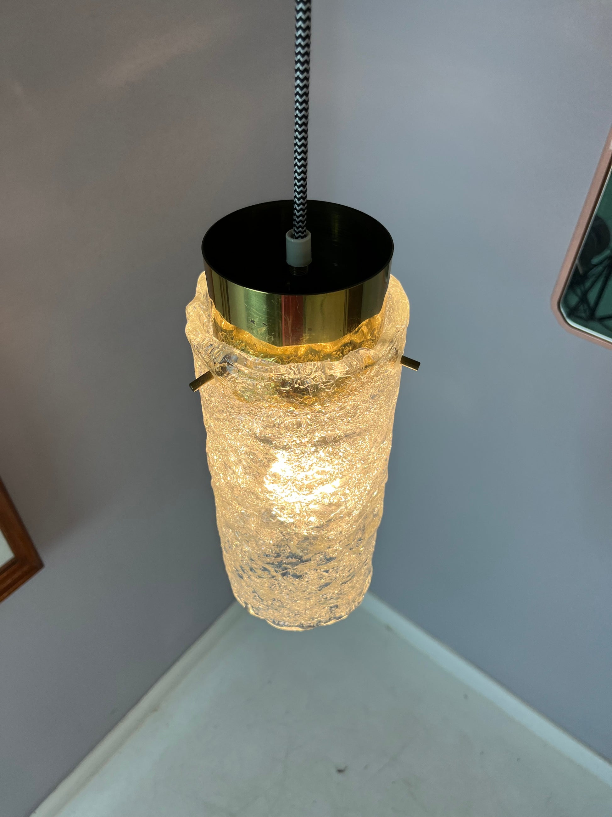 Hängelampe Eisglas Messing von J.T. Kalmar für Kalmar Franken KG