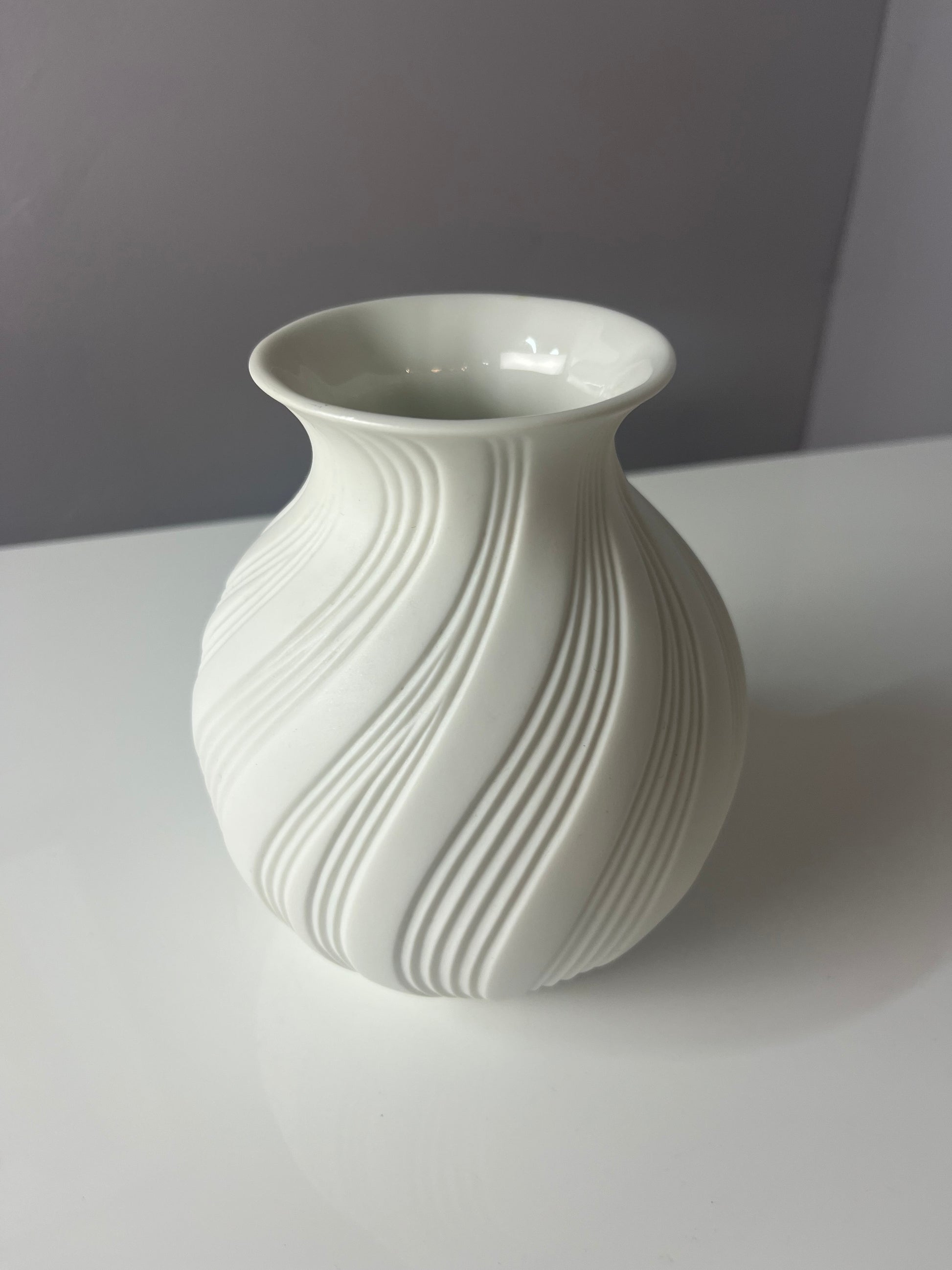 Vase 0216 Biskuitporzellan von Manfred Frey für Kaiser