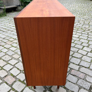 Highboard Teak mit schrägen Griffen aus Dänemark