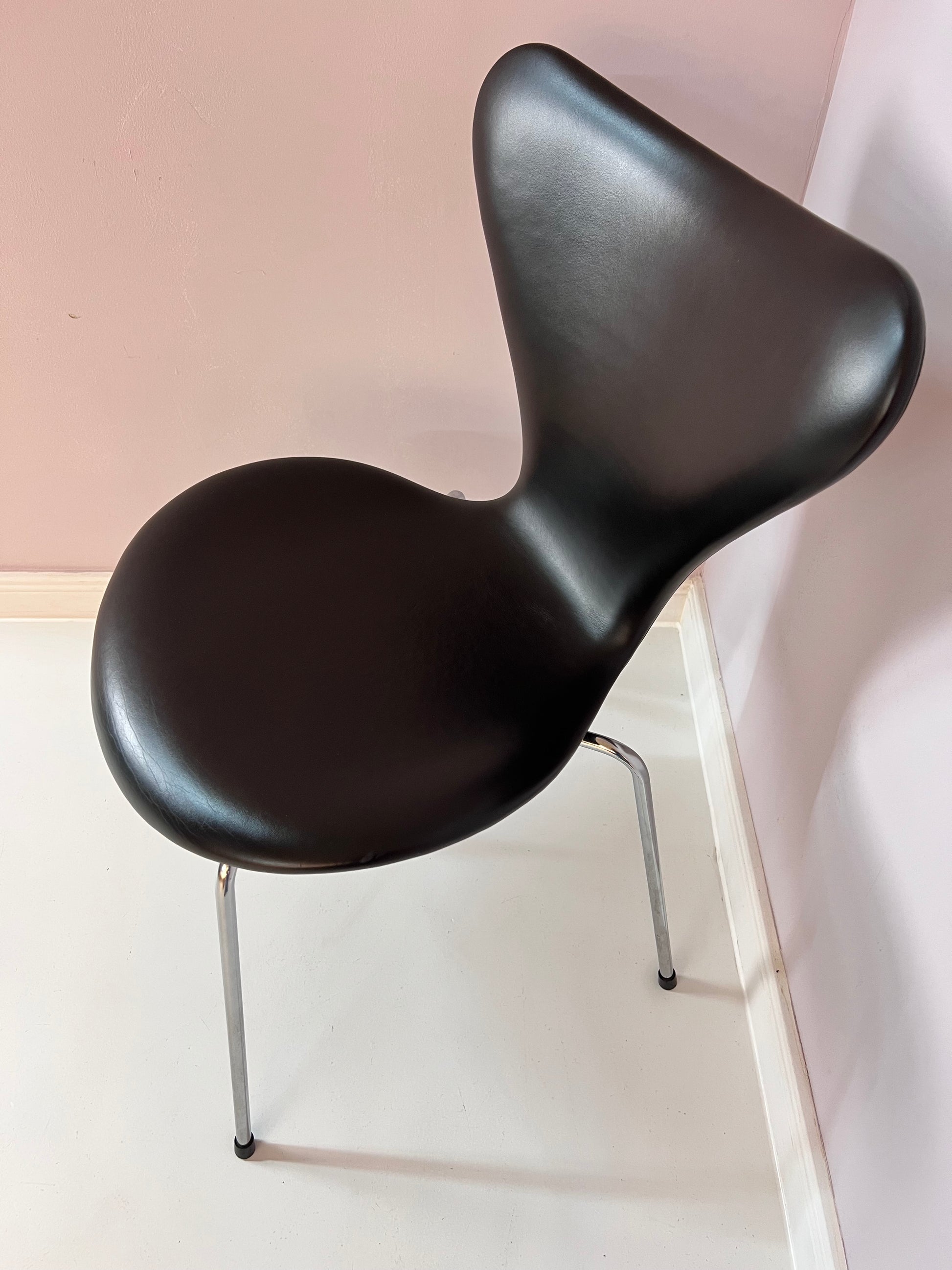 Polsterstuhl Serie 7 dunkelbraun Echtleder von Arne Jacobsen für Fritz Hansen