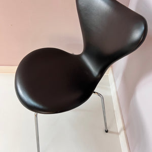 Polsterstuhl Serie 7 dunkelbraun Echtleder von Arne Jacobsen für Fritz Hansen