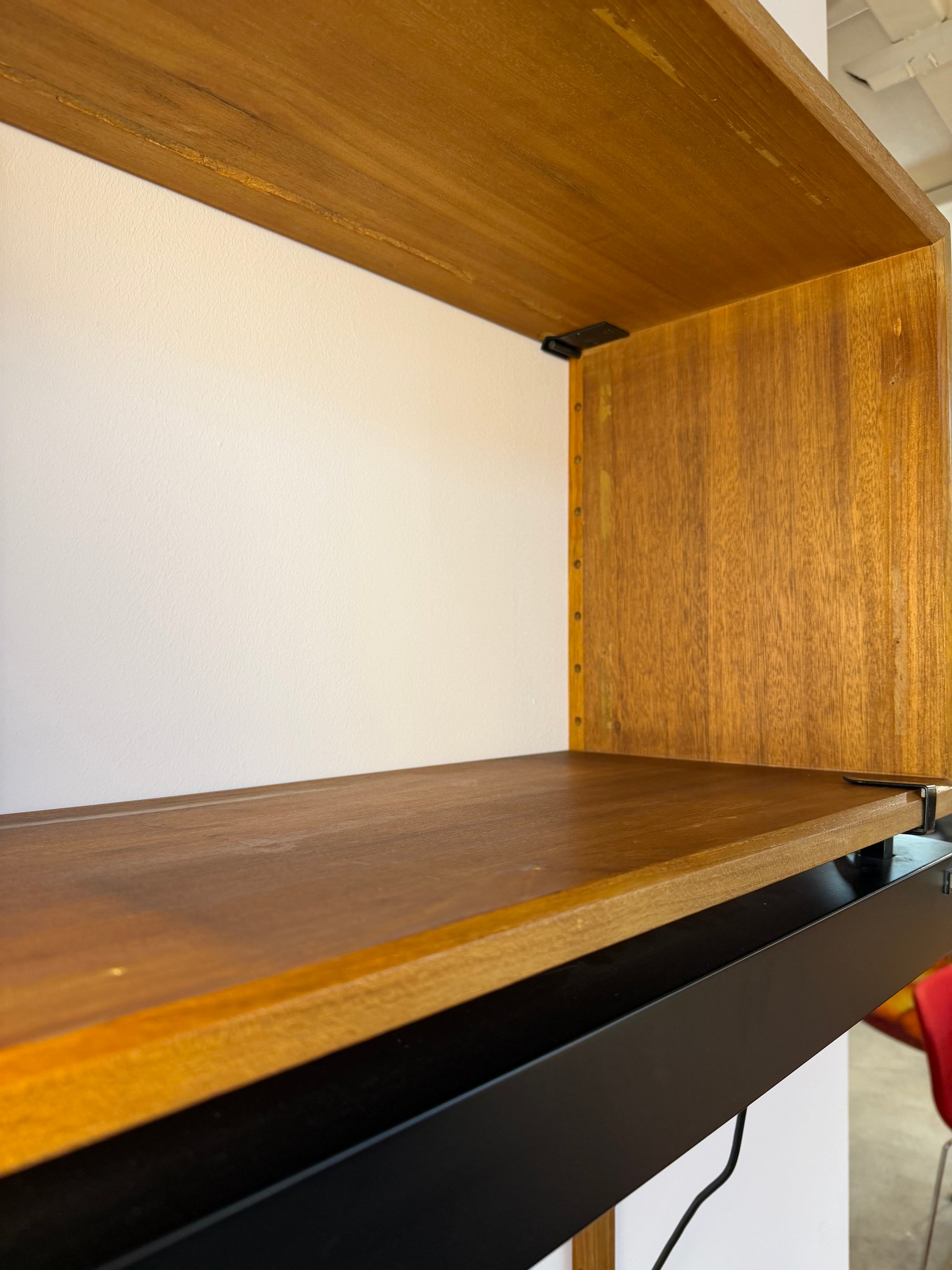 Wandregal Royal System Teak mit Lampe von Poul Cadovius