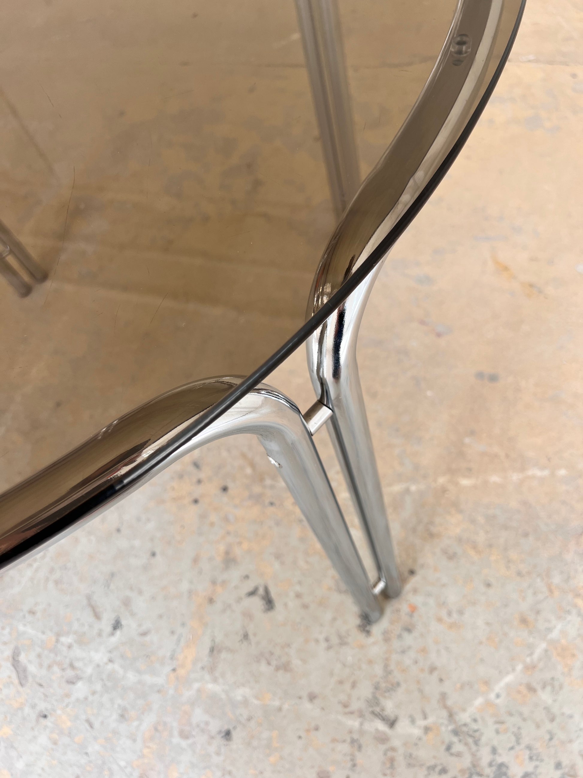 Runder Esstisch Chrom & getöntes Glas