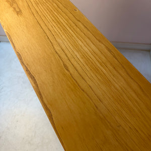Vitrine Esche mit gelber Rückwand & neuen Chromfüßen von Hellerau