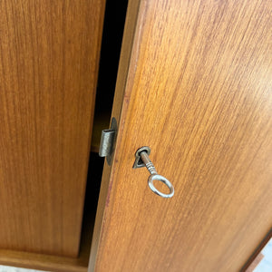 Eckschrank Teak mit Schloss aus Dänemark