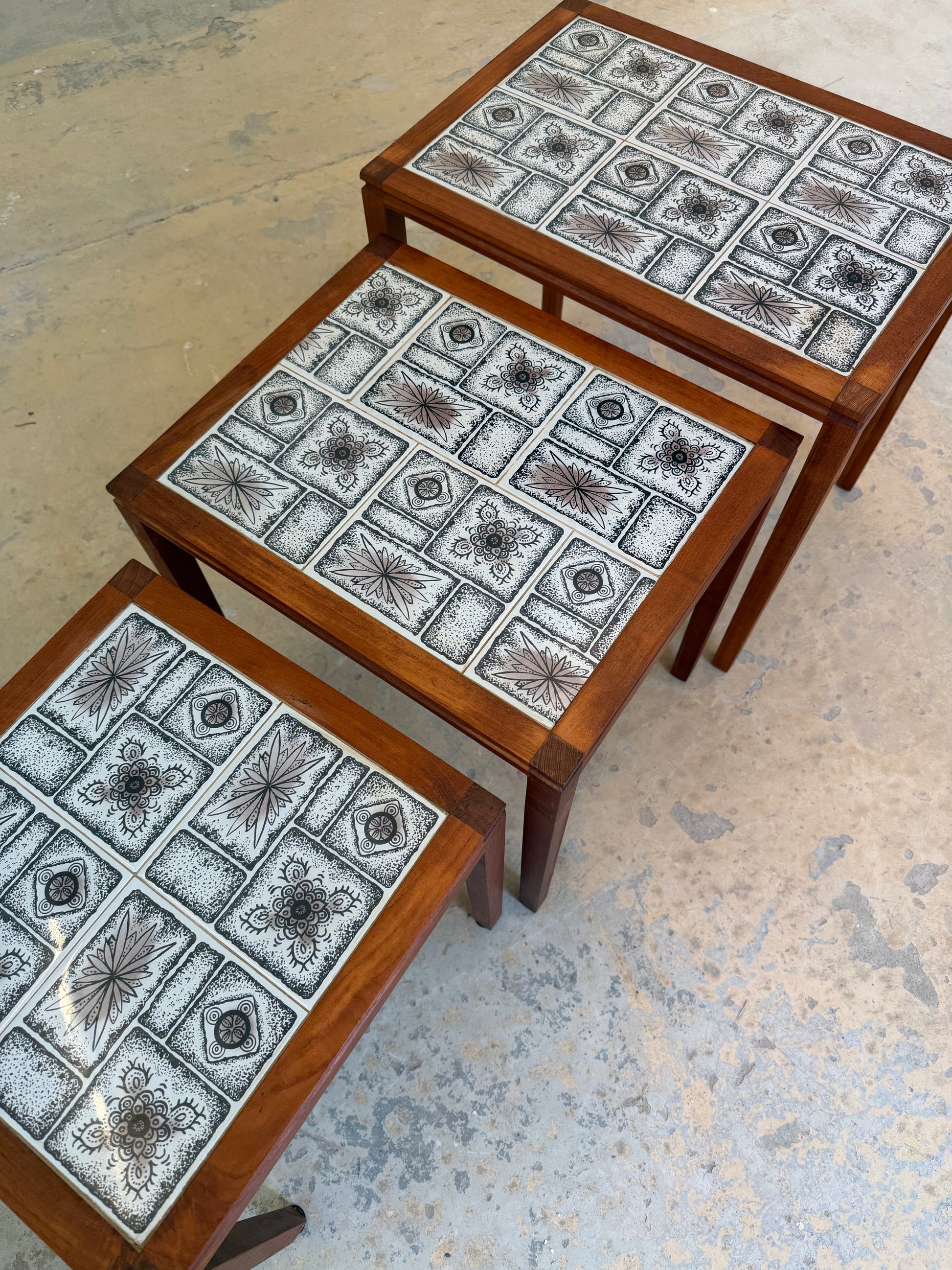 Set: 3 Satztische Teak & Fliesen aus Dänemark