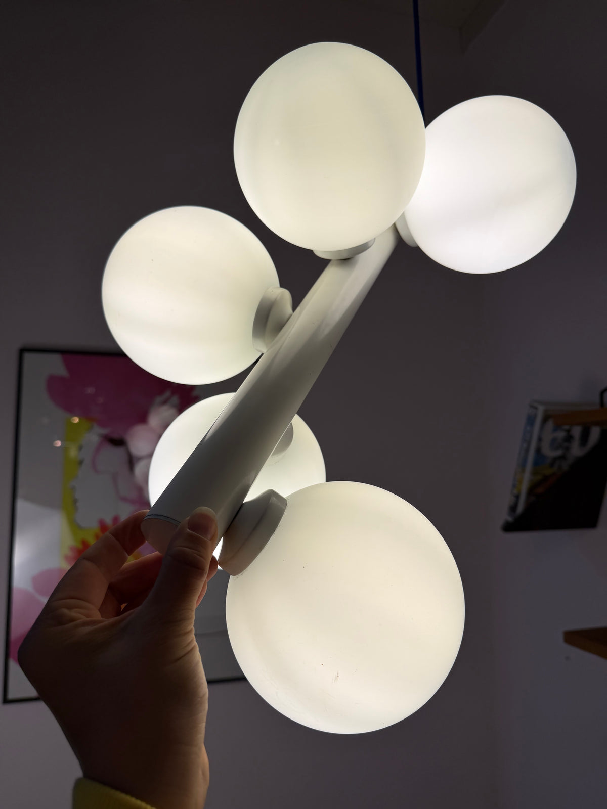 Hängelampe weiß mit 5 Opalkugeln