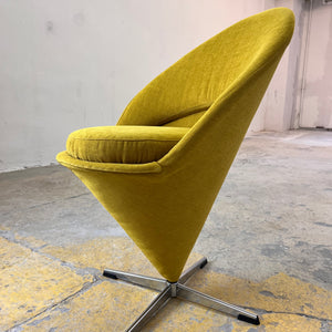 „Cone Chair“ gelb von Verner Panton neu bezogen