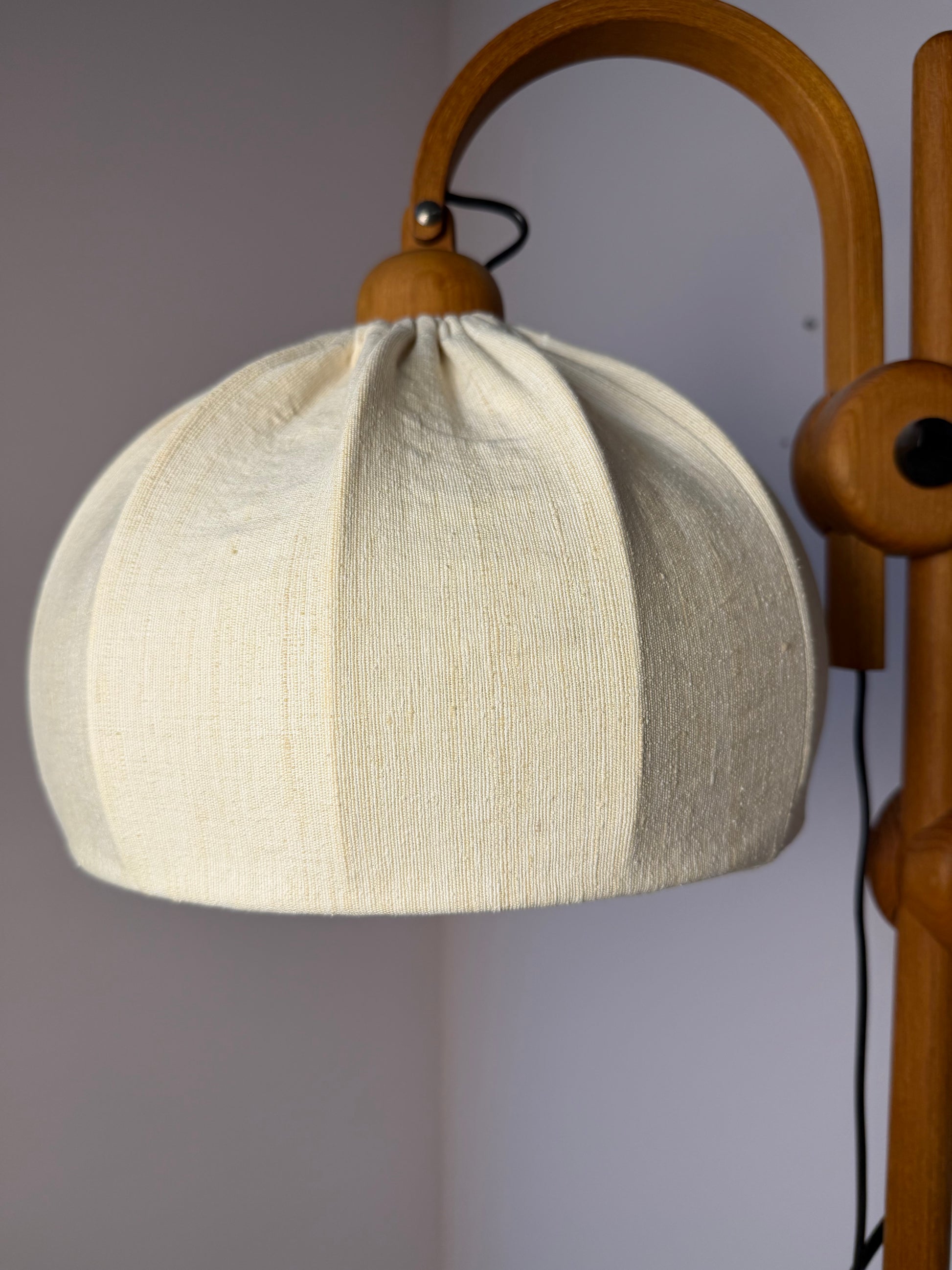 Stehlampe Maiglöckchen von Domus Teak und Rohseide