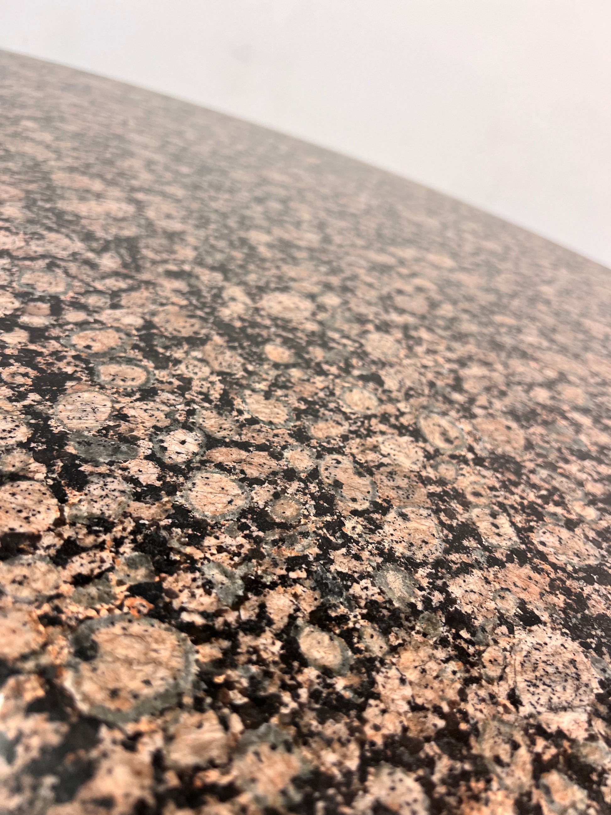 Runder Esstisch Granit Chrom von Giotto Stoppino