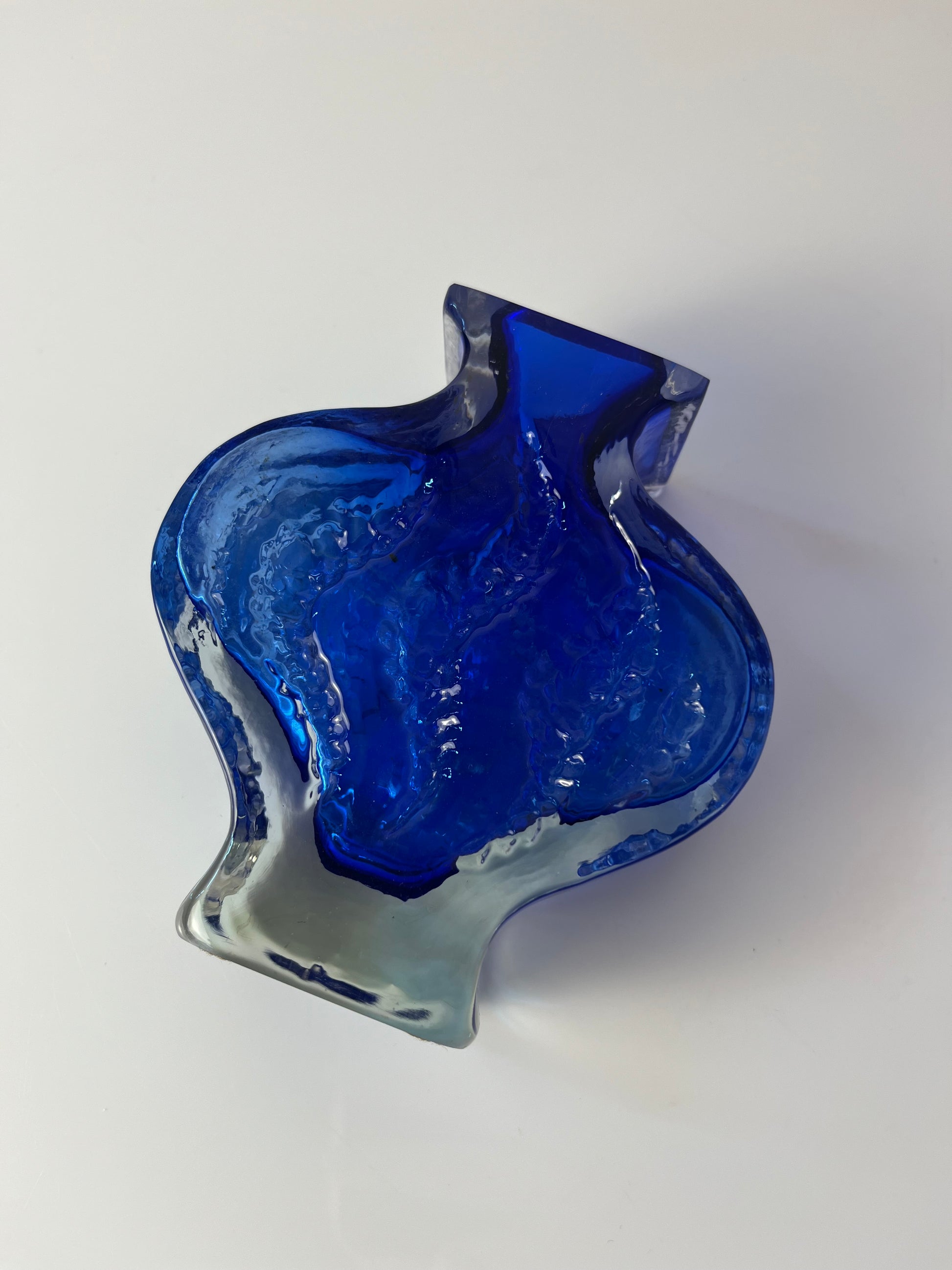 Vase blau mit Gravur von Ingrid Glas