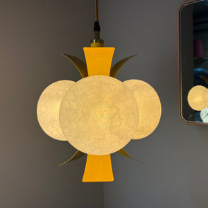 Hängelampe gelb weiß von Richard Essig