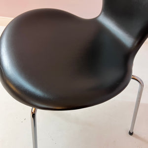 Polsterstuhl Serie 7 dunkelbraun Echtleder von Arne Jacobsen für Fritz Hansen