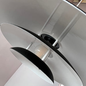Lamellenlampe schwarz weiß aus Dänemark