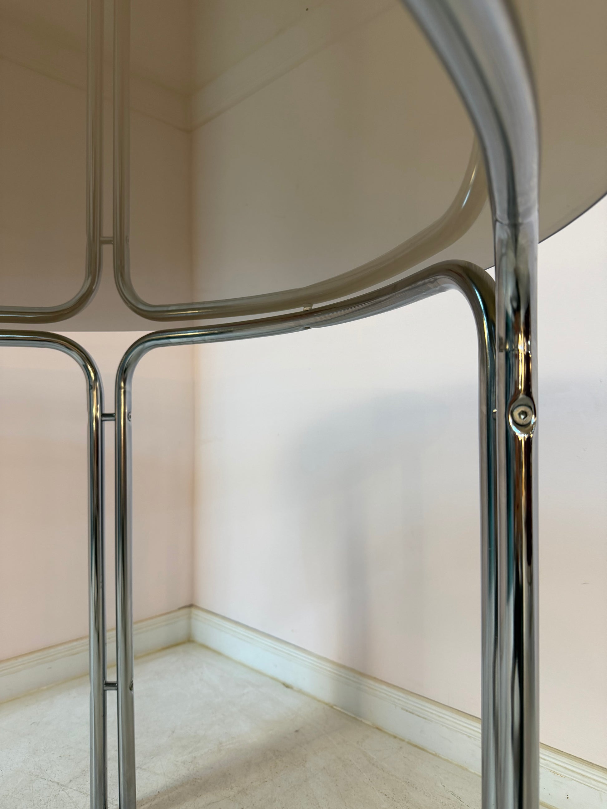 Esstisch Chrom und Rauchglas rund
