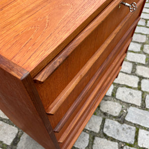 Kommode Teak mit Schloss & durchgängigen Griffen