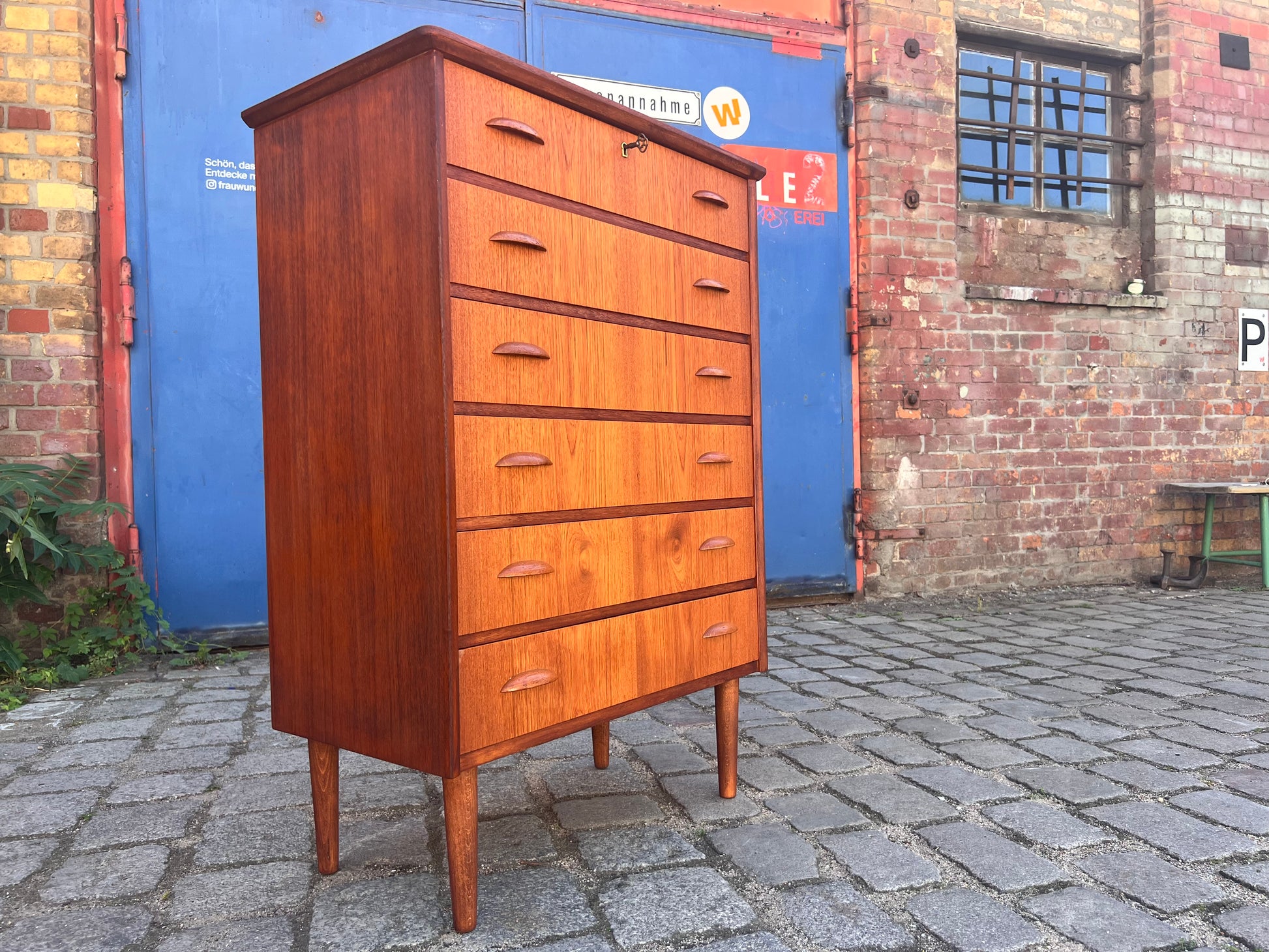 Kommode Teak mit Muschelgriffen aus Dänemark
