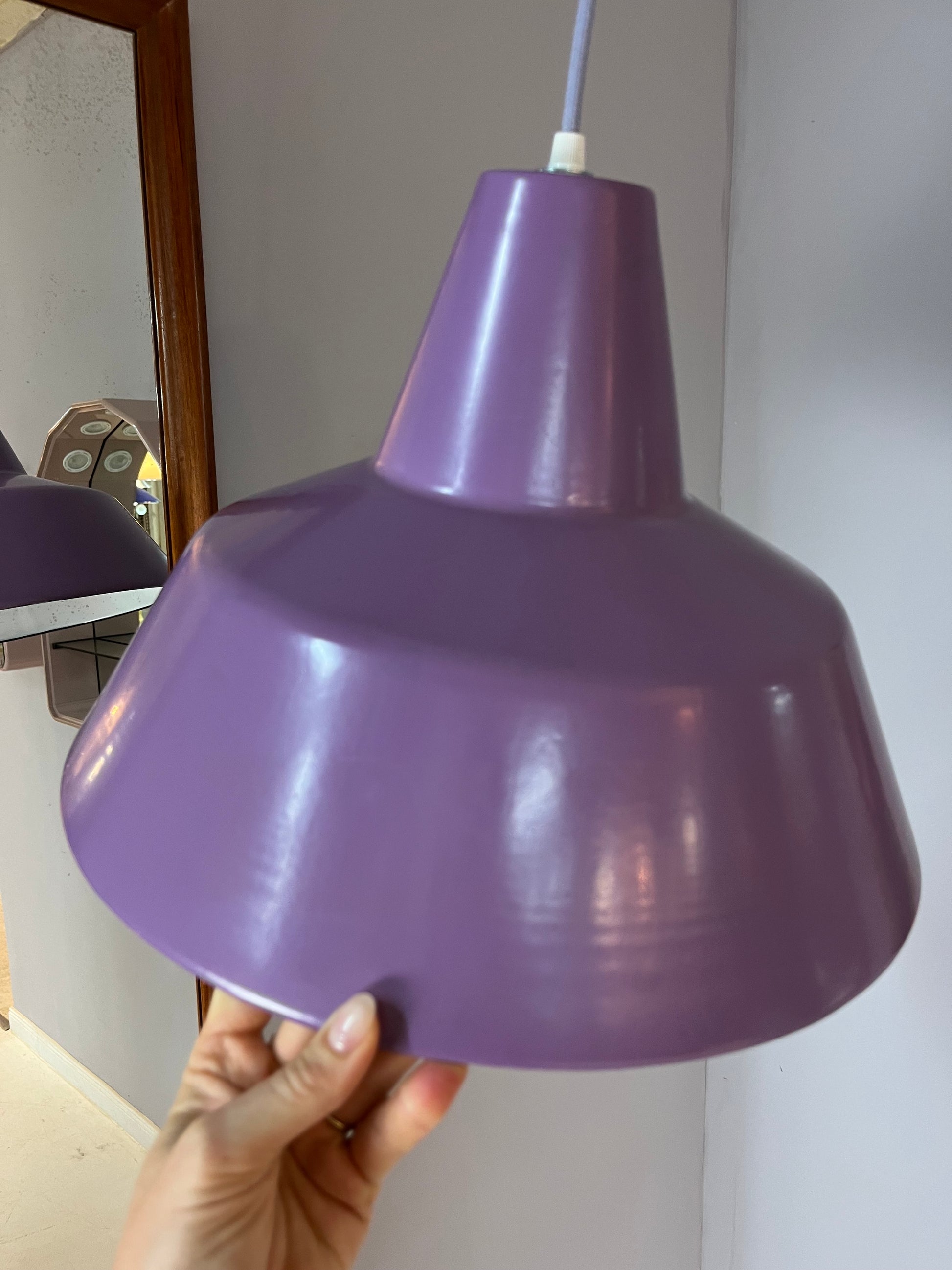 Industrielampe lila Metall
