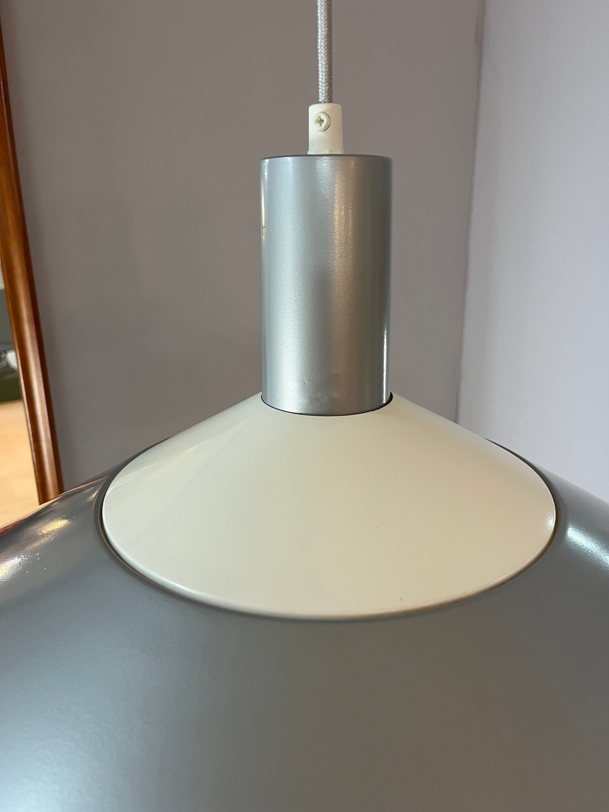 Hängelampe Modell 118564 grau weiß von Louis Poulsen