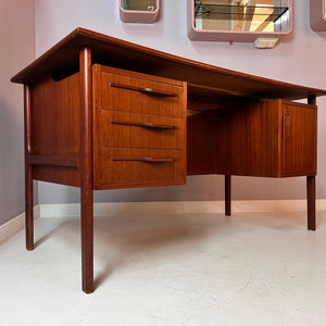 Schreibtisch „Boomerang“ Teak von IMHA Möbel