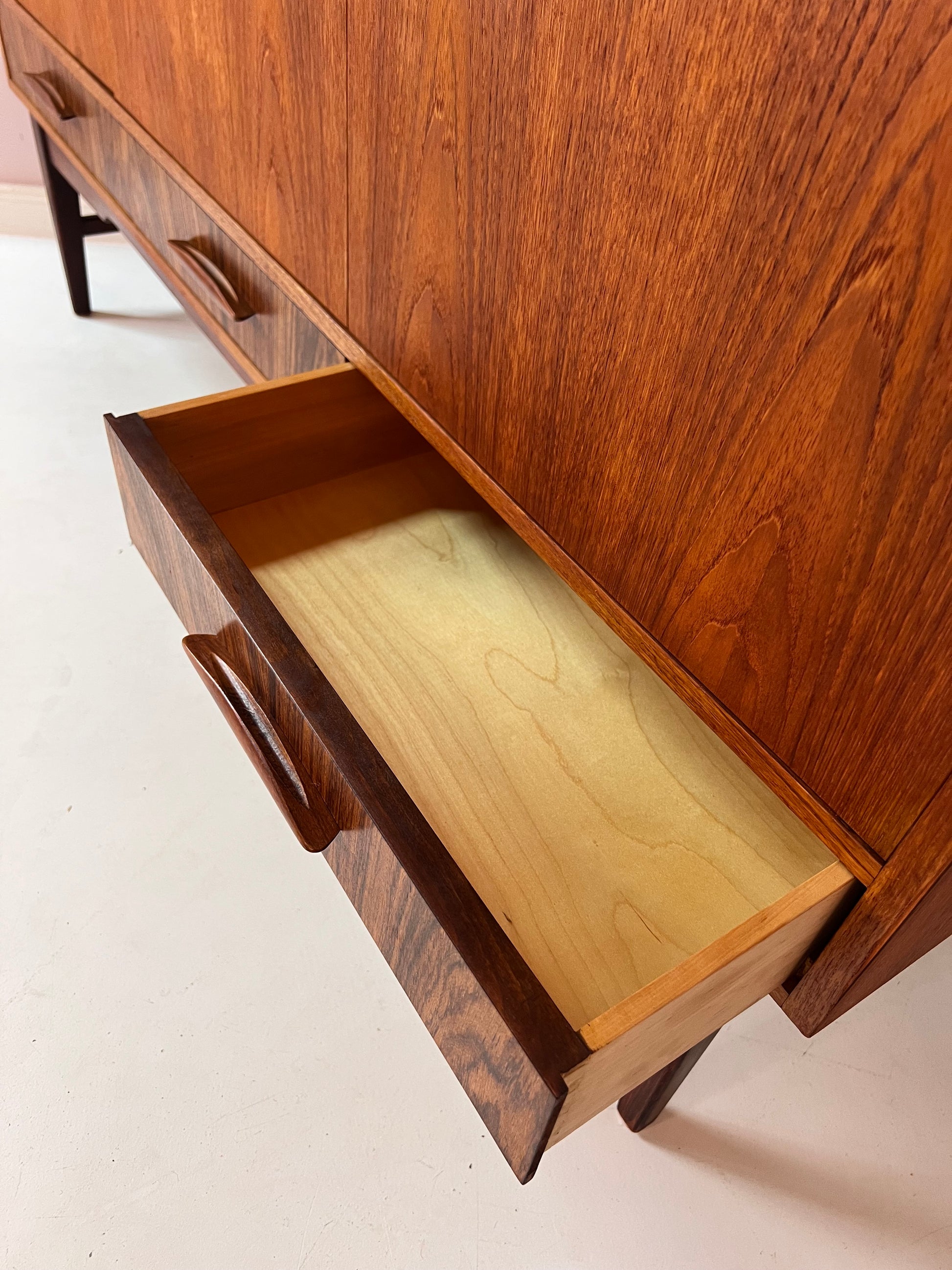 Highboard Teak & Walnuss aus Schweden