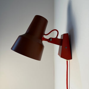 Wandlampe rot neu lackiert von Luxo