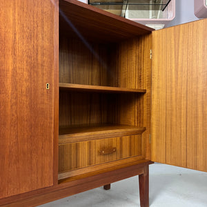 Schrank mit innenliegenden Schubladen Teak aus Dänemark