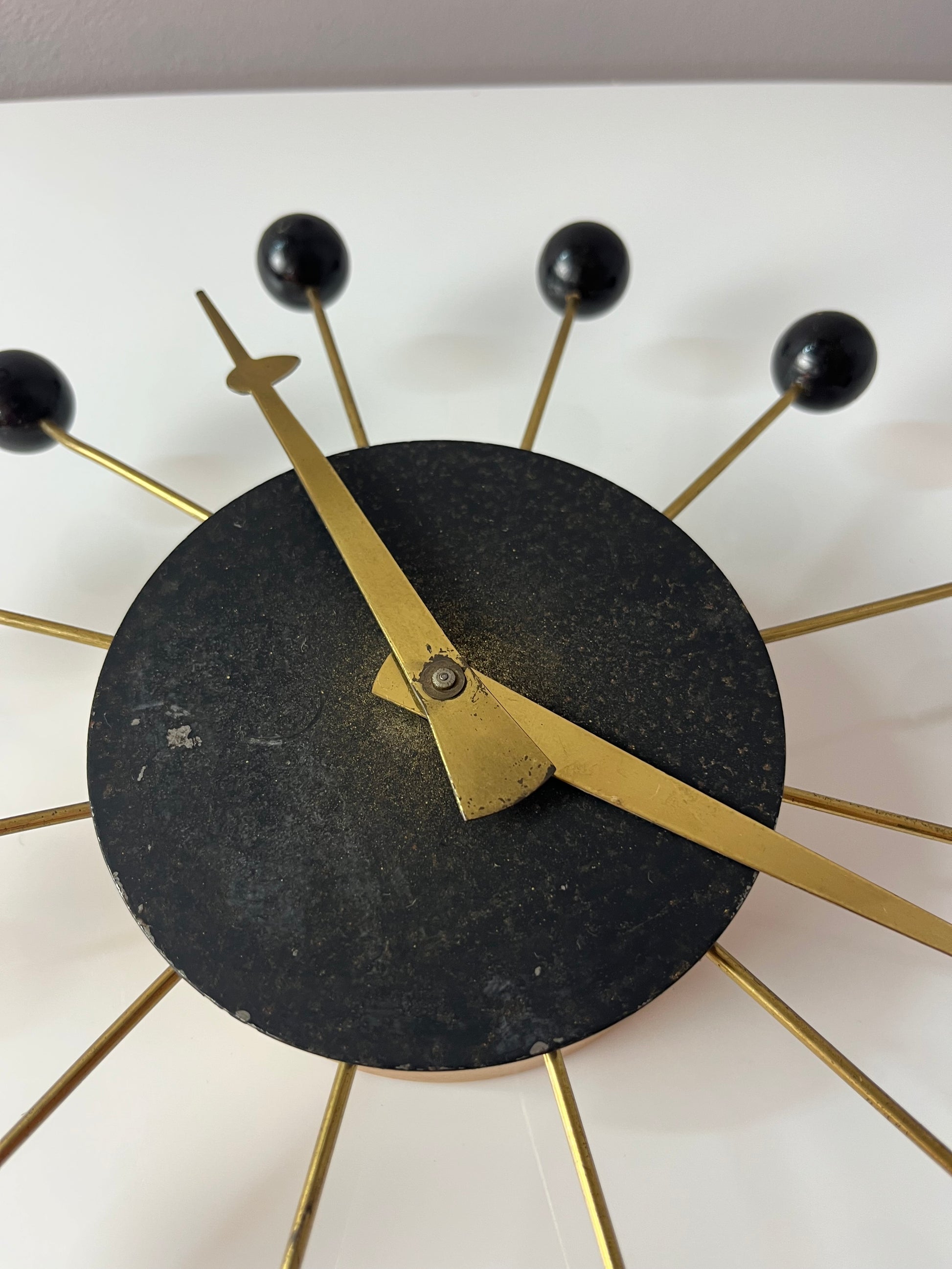 Wanduhr Holz Messing im Stil von George Nelson