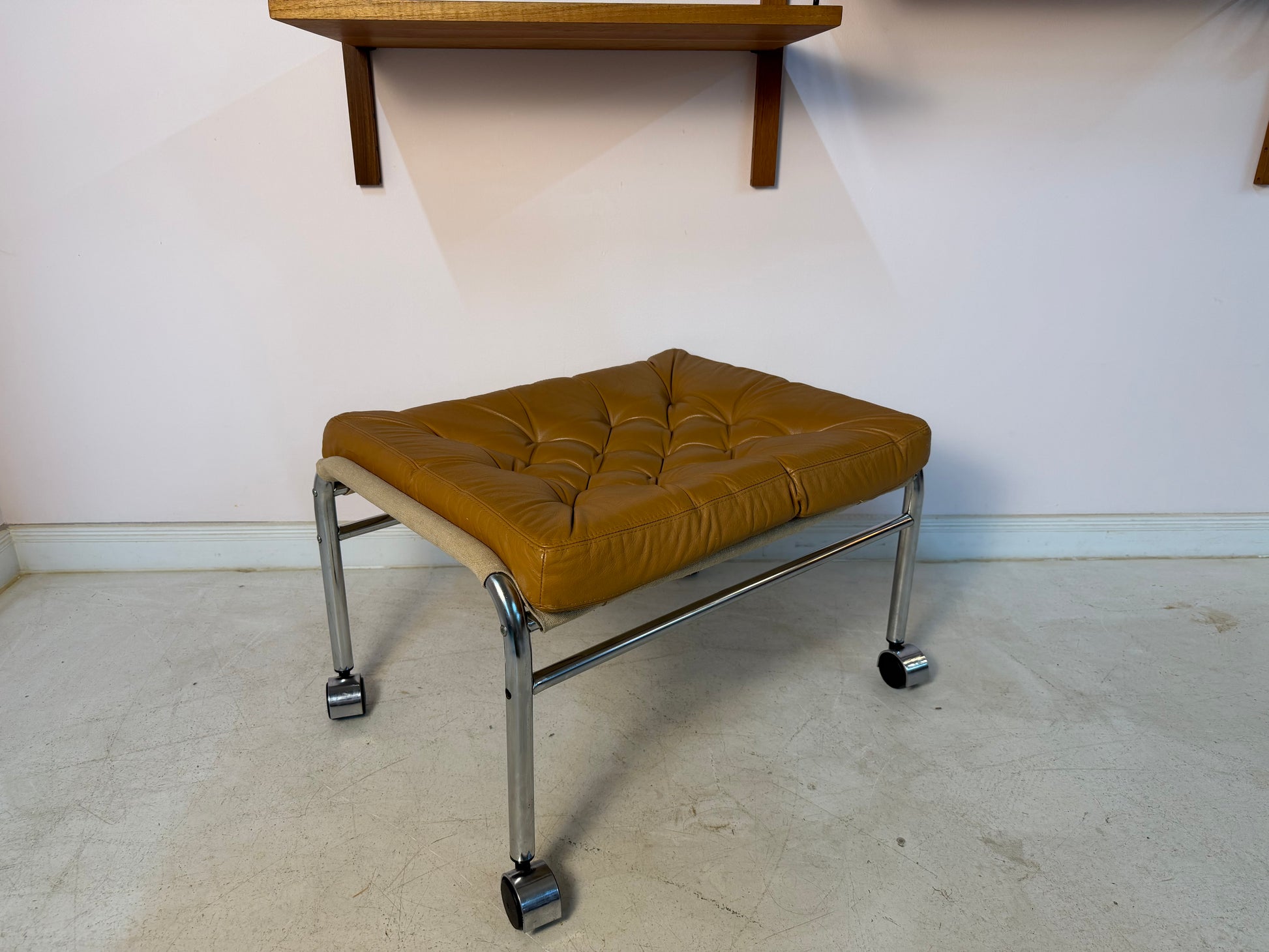 Hocker Modell Bore cognac Chrom von Noboru Nakamura für IKEA