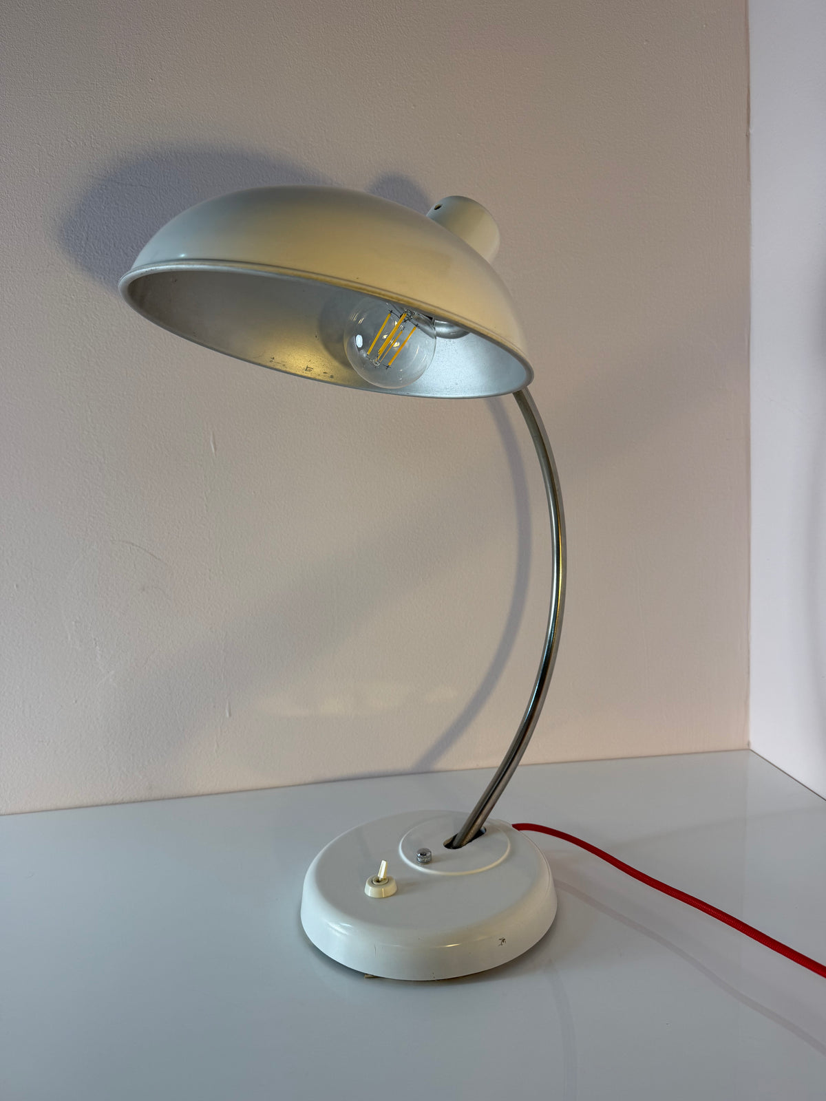 Schreibtischlampe weiß Metall von Helion - VEB Leuchtenbau Arnstadt