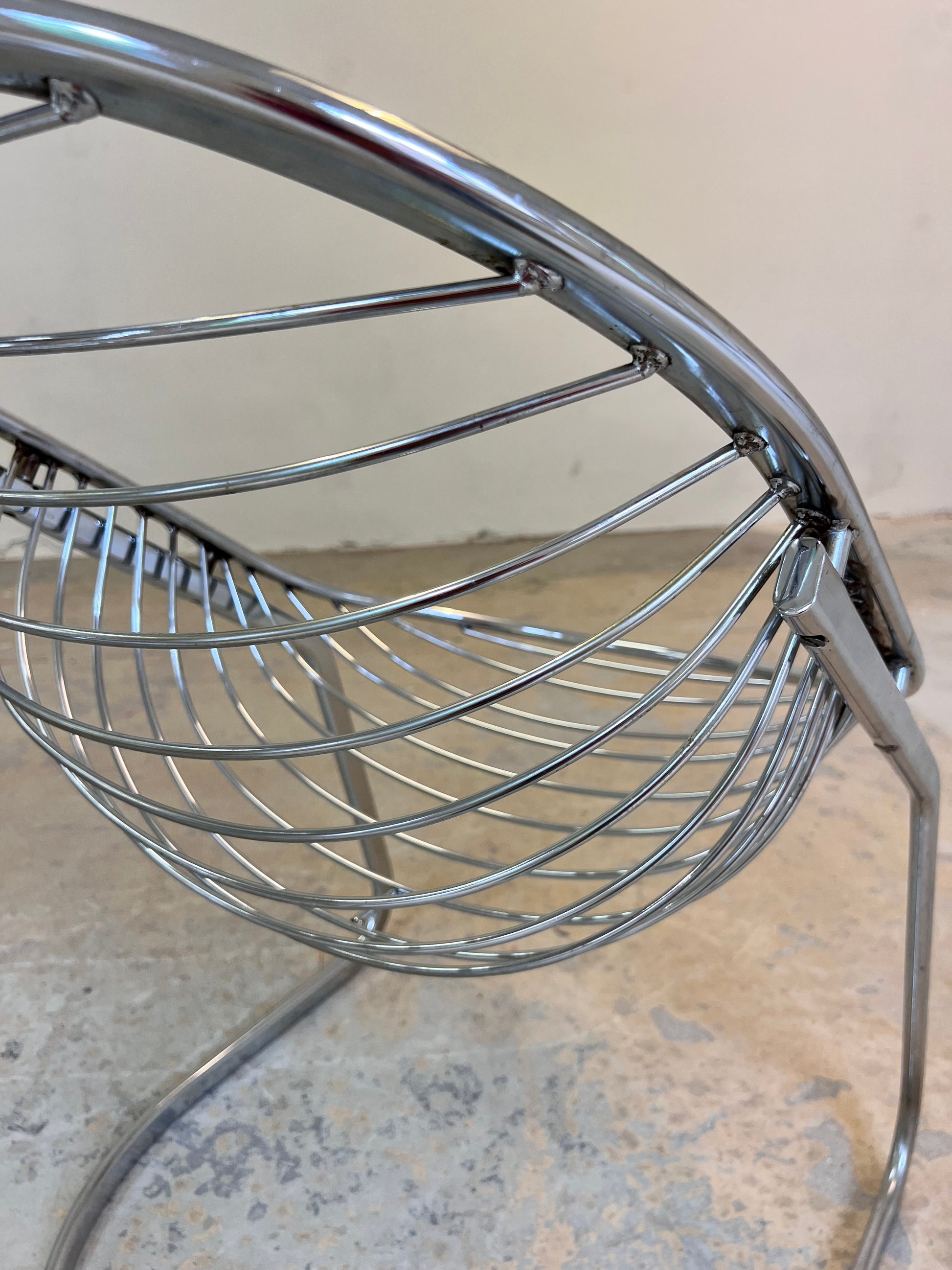 Freischwinger Modell Egg Chair mit Fell von Gastone Rinaldi