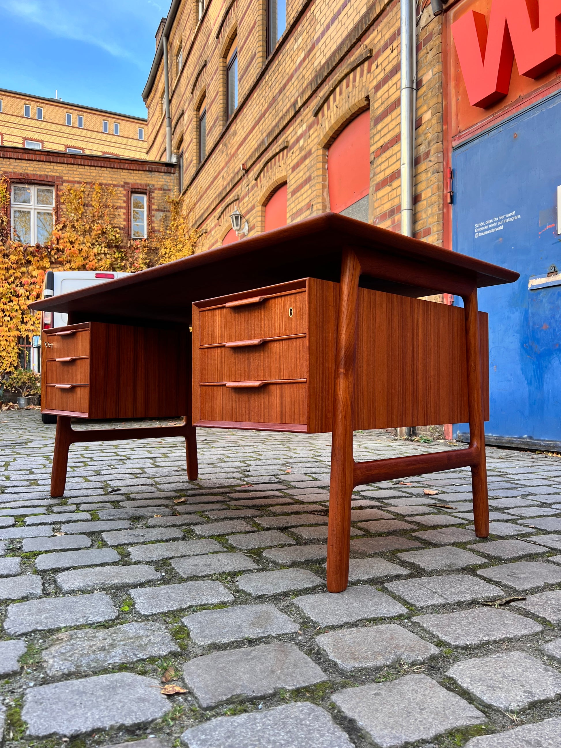 Freistehender Schreibtisch Modell 75 Teak von Gunni Omann für Omann Jun