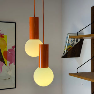 Set: 2x Hängelampe orange mit Opalglas Globus