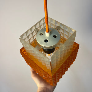 Hängelampe orange weiß mit Wabenstruktur aus der DDR