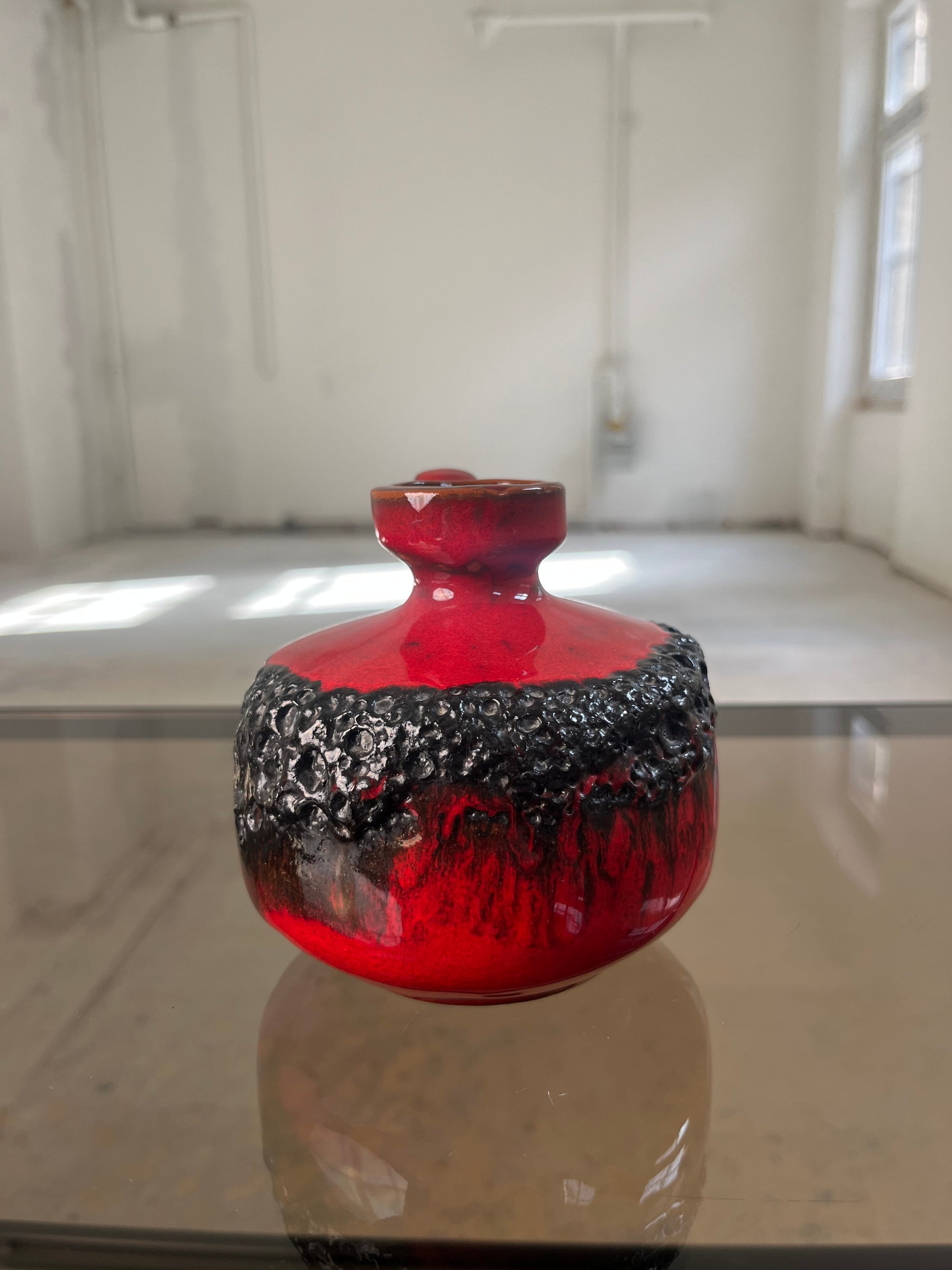 Vase 210 rot schwarz von Kreutz Keramik