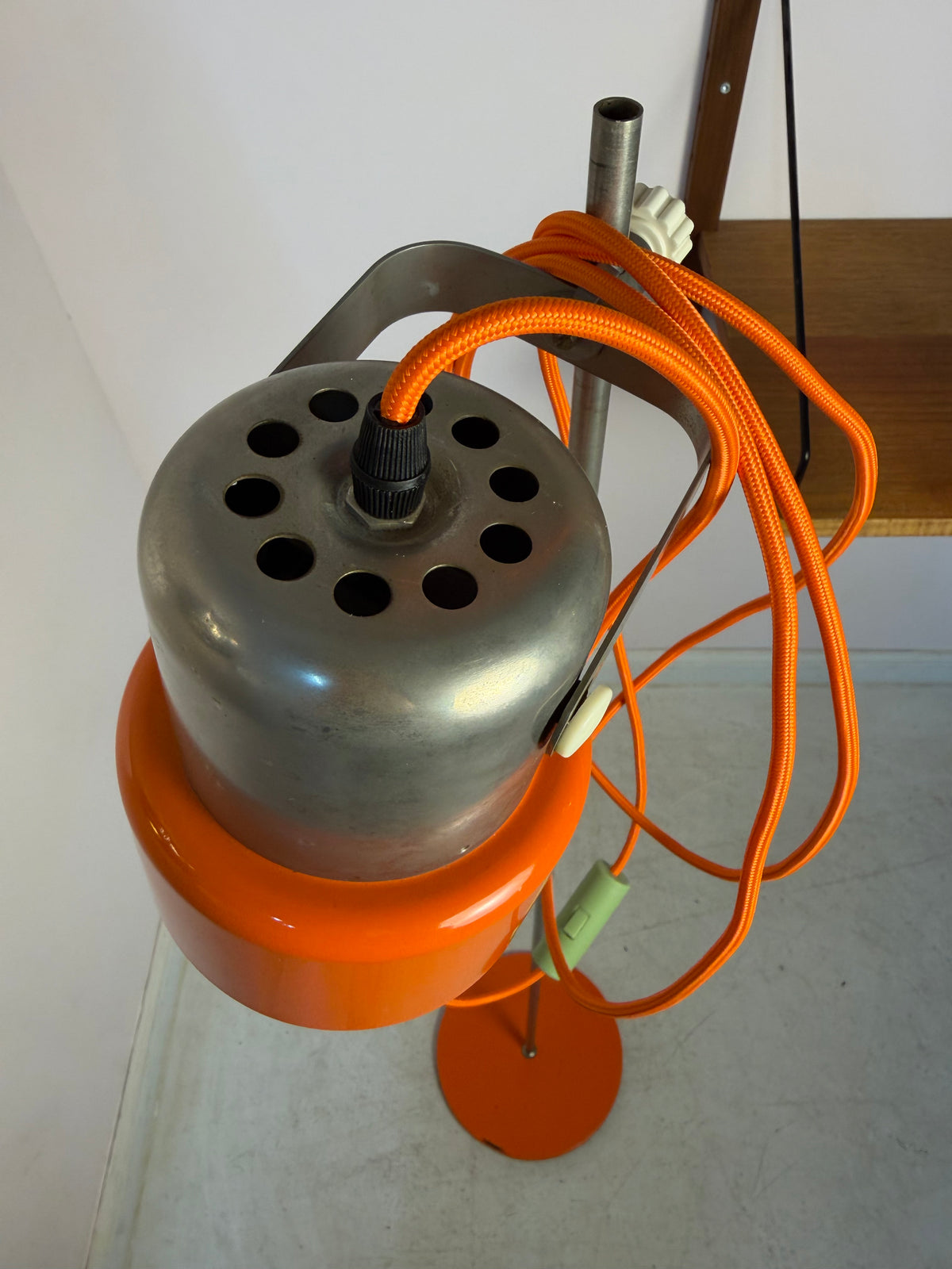 Stehlampe orange Chrom von AKA Werke